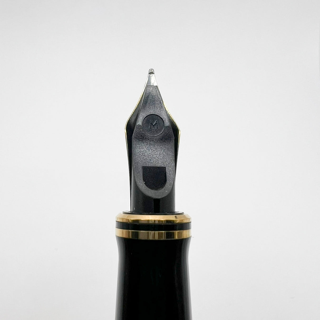 Parker Duofold Centennial (Largest Size)  Sterling Silver Fountain Pen - Medium  18kt Gold Nib