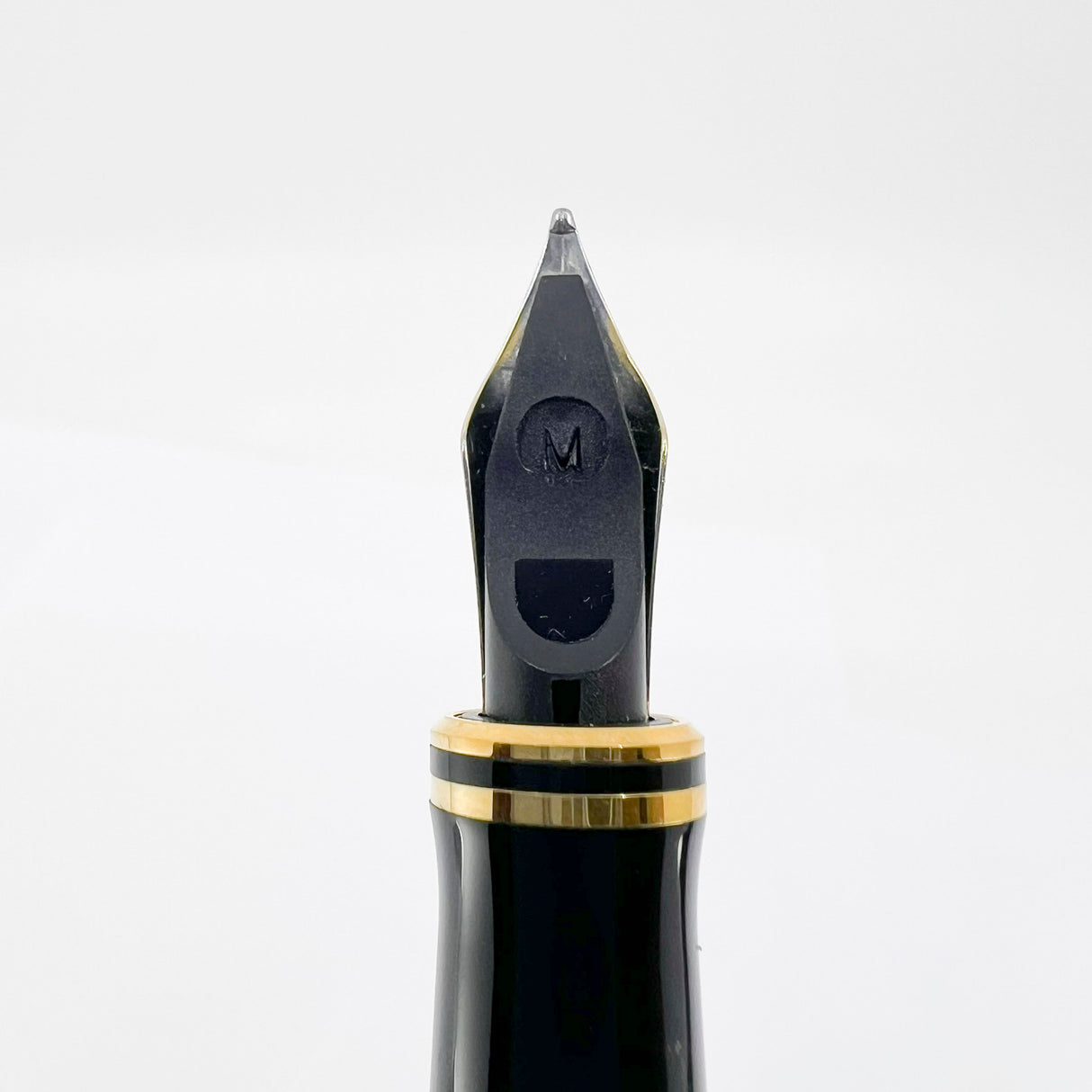 Parker International  Duofold Orange Fountain  Pen - Medium 18kt Gold Nib