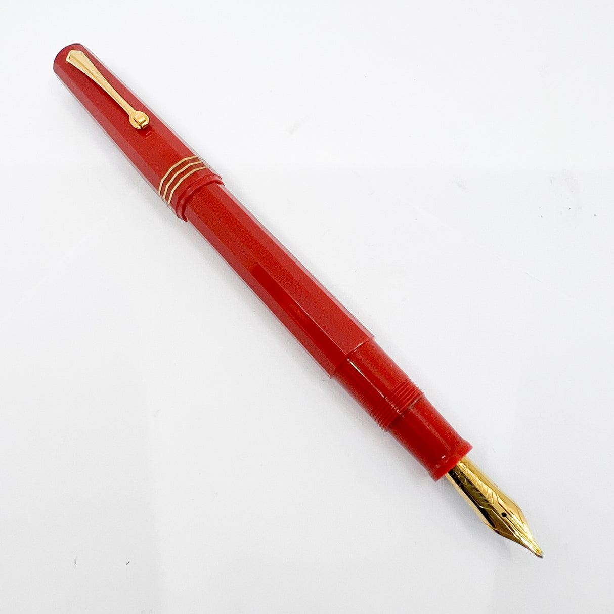 OMAS for  Armando Simoni Club/1990's -   Milord Paragon Coral Fountain Pen - Oblique  Broad 18kt Gold Nib