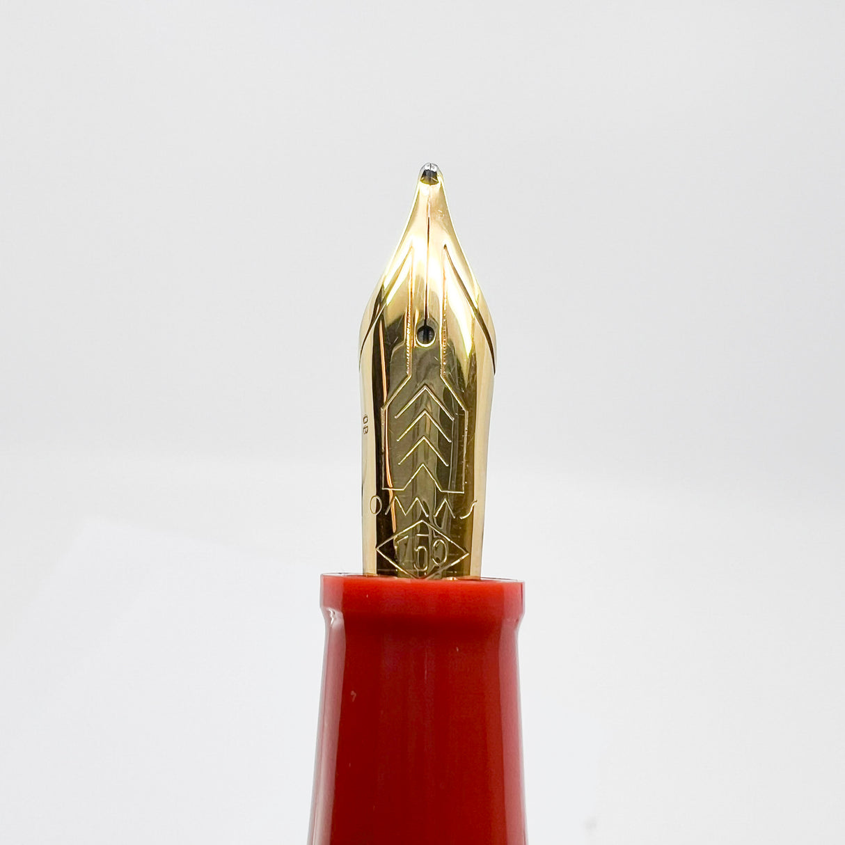 OMAS for  Armando Simoni Club/1990's -   Milord Paragon Coral Fountain Pen - Oblique  Broad 18kt Gold Nib