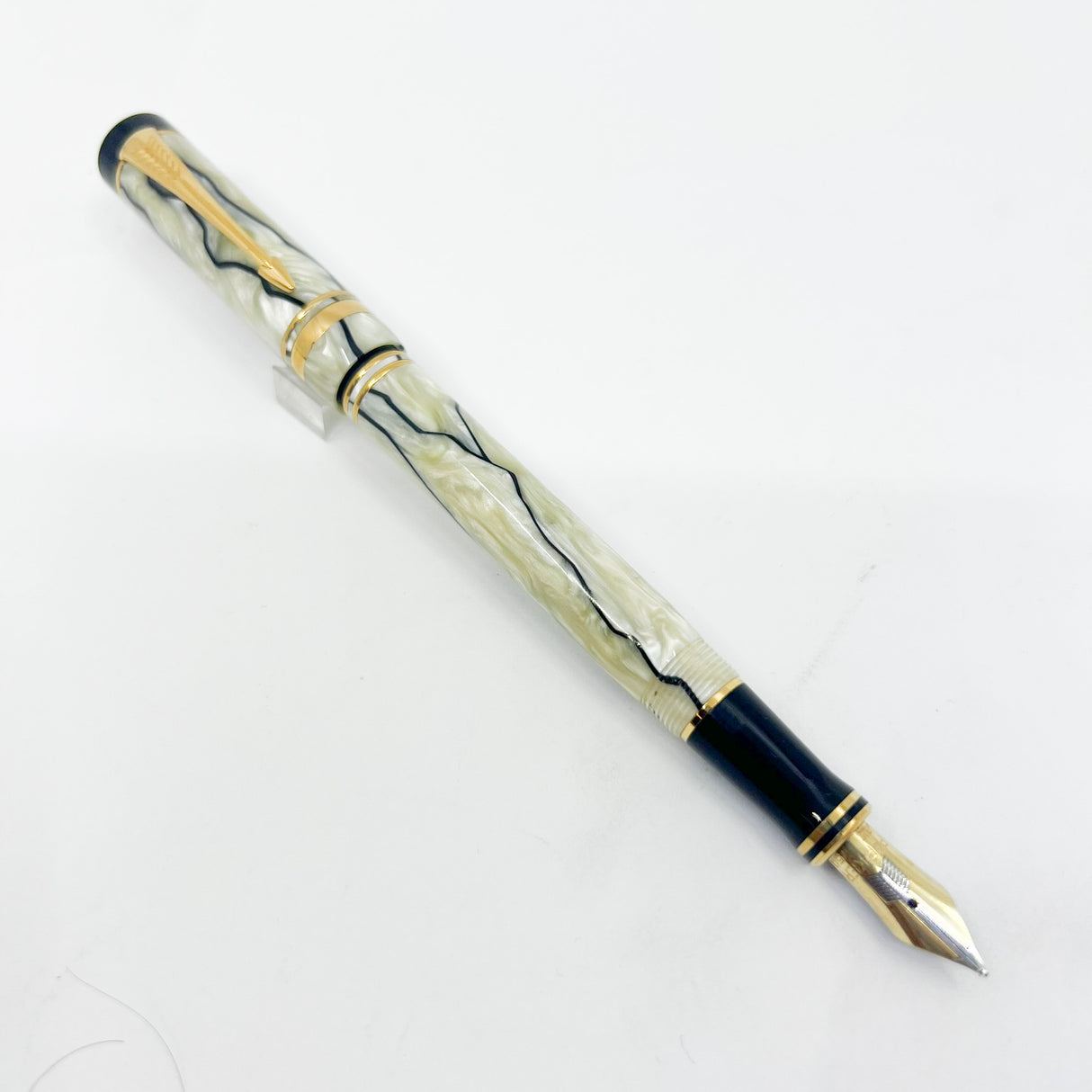 Parker Duofold International (Standard Size) Pearl & Black Fountain Pen  - Medium 18kt Gold Nib