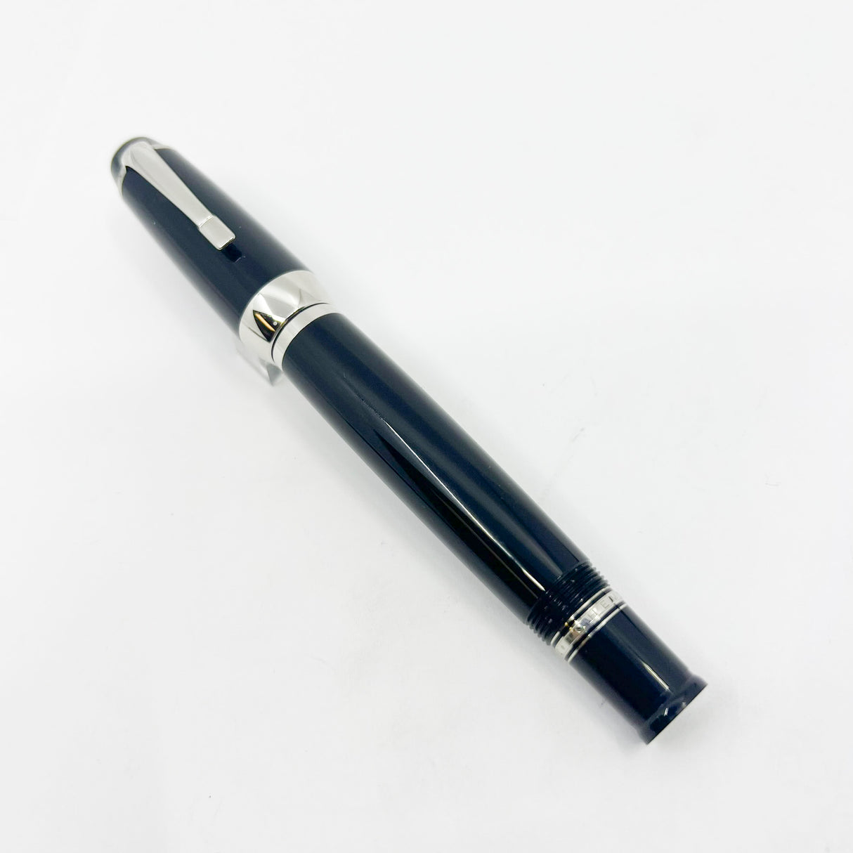 Montblanc Extra Large Boheme Retractable Fountain Pen  - Stoneless Model - RARE - Made for a Short Period Circa 2002 - Stub-like Broad 18kt Gold Nib