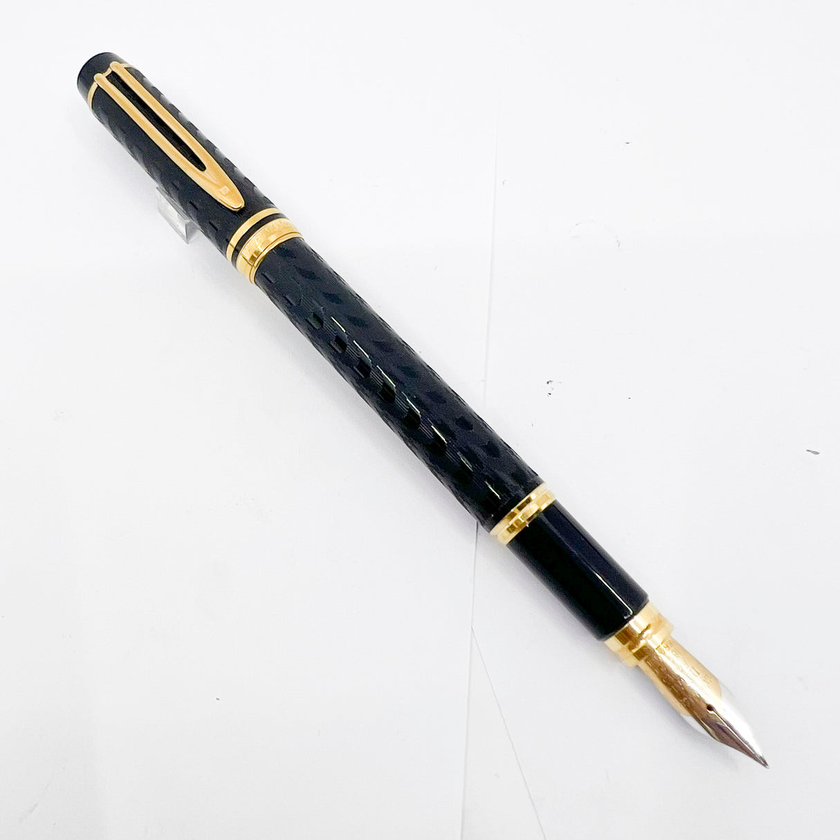 Waterman Man 100 Opera Black Chased  Fountain Pen - Fine 18kt Gold Nib