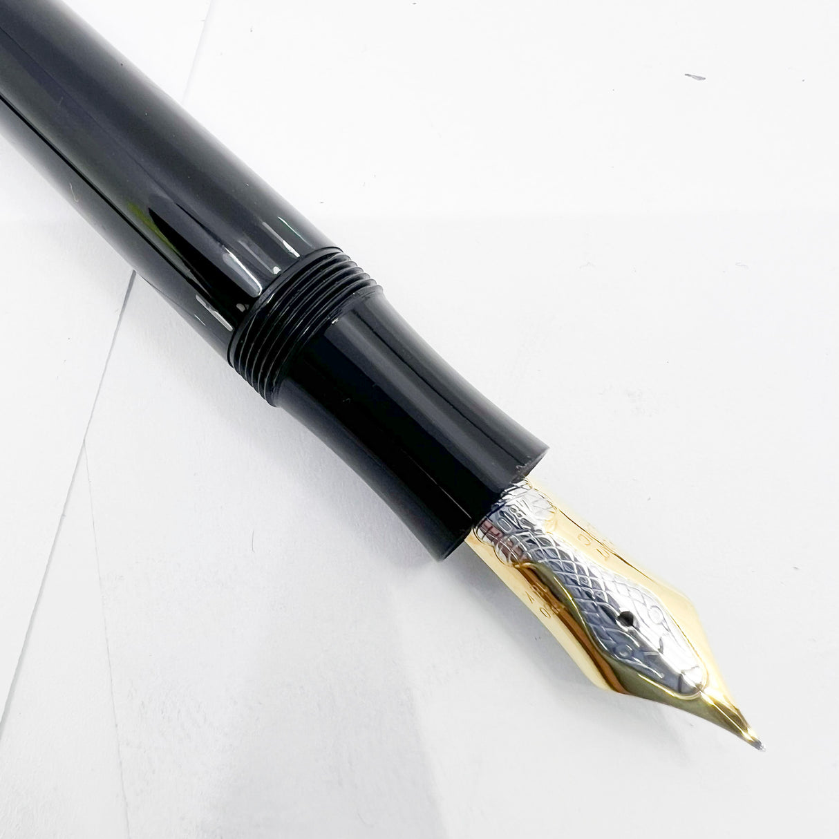 Montblanc Agatha Christie Sterling Silver Limited Edition Fountain Pen - Fine 18kt Gold Nib