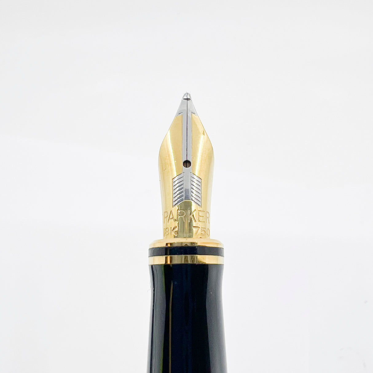 Parker Duofold International  Lustrous Pearl & Black Fountain Pen - Medium 18kt Gold Nib