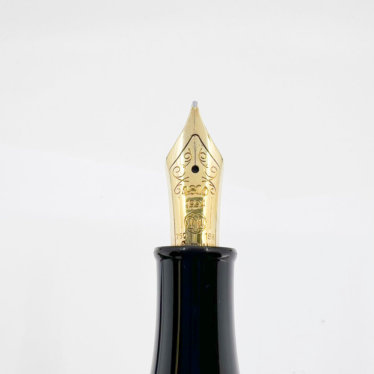Montblanc Oscar Wilde Writer Series Limited Edition Fountain Pen - Medium 18kt Gold Nib