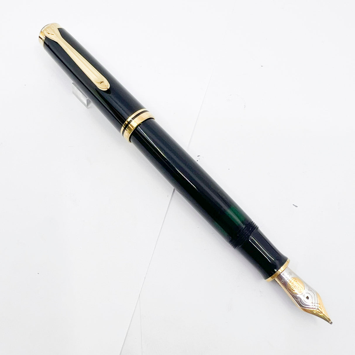 Pelikan M800 All Black Fountain Pen - Medium 18kt Gold Nib