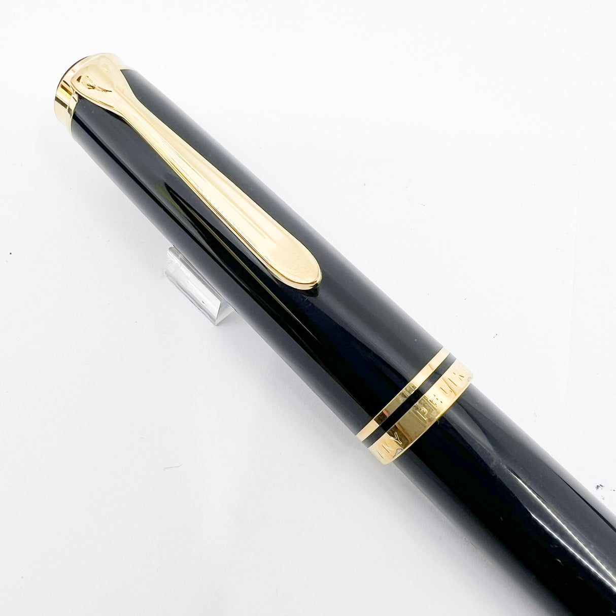 Pelikan M800 All Black Fountain Pen - Medium 18kt Gold Nib