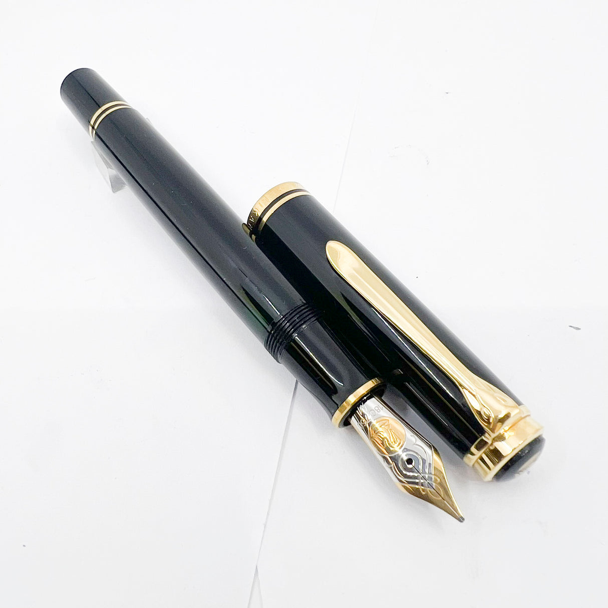 Pelikan M800 All Black Fountain Pen - Medium 18kt Gold Nib