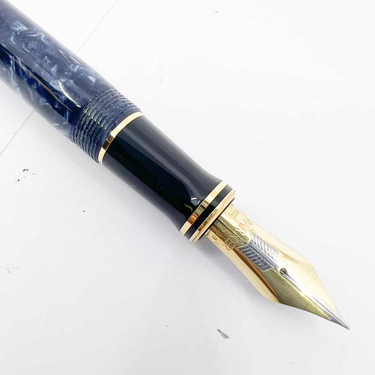 Parker Centennial (Largest Size) Duofold Blue Marble Fountain Pen - Extra Fine 18kt Gold Nib - Circa 1991