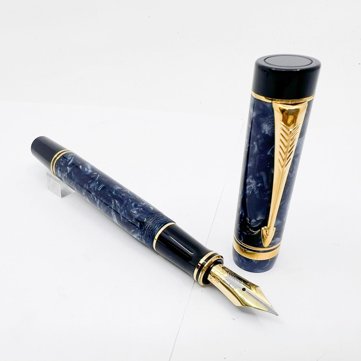 Parker Centennial (Largest Size) Duofold Blue Marble Fountain Pen - Extra Fine 18kt Gold Nib - Circa 1991
