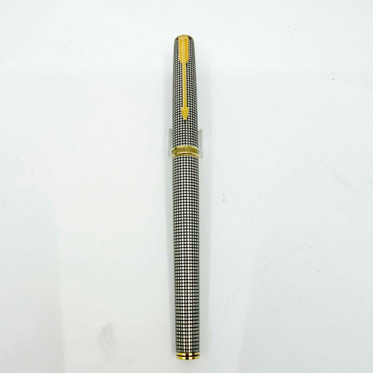 Parker Premier Sterling Silver Cisele Cross Hatch  Fountain  Pen - Circa 1980's - Medium 18kt Gold Nib