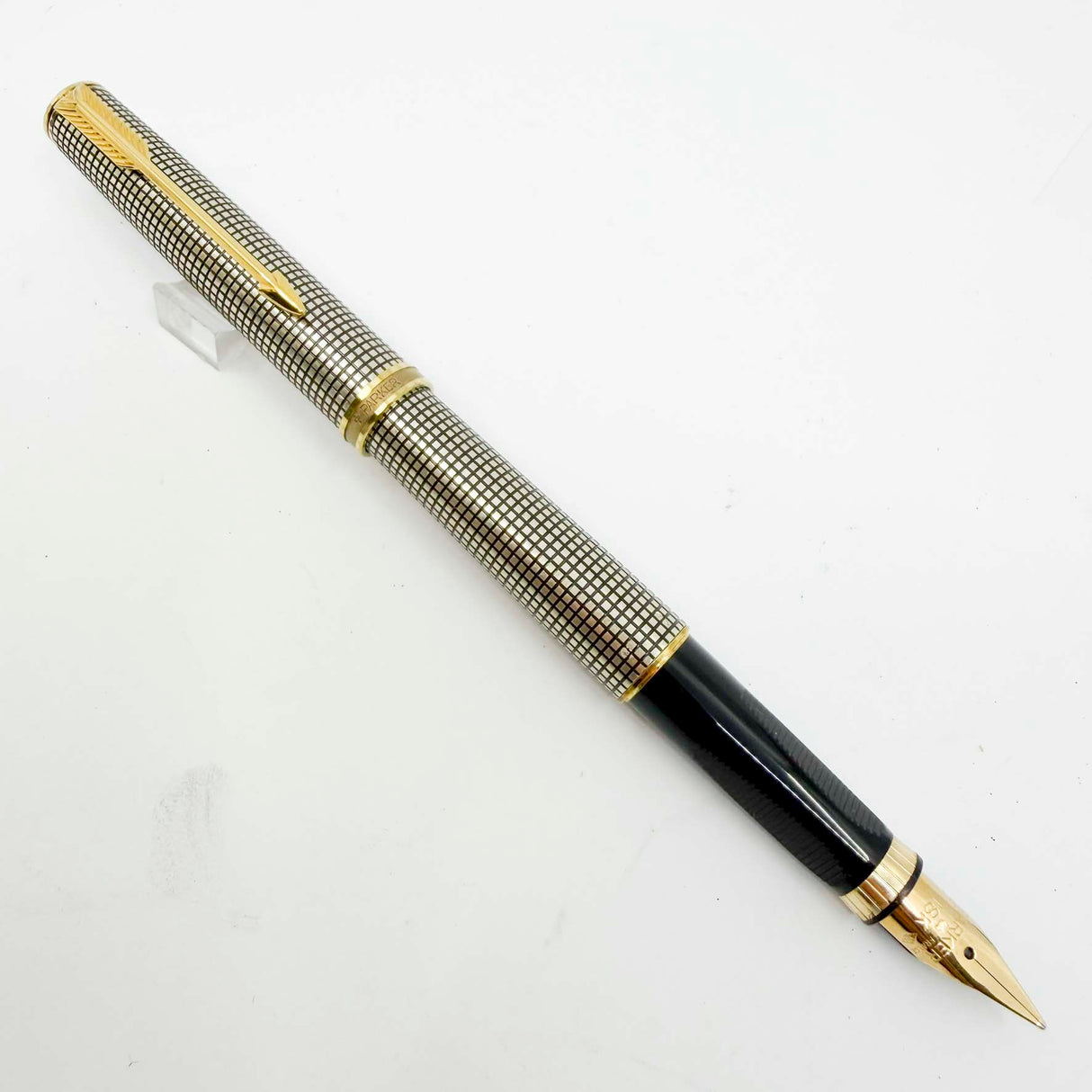 Parker Premier Sterling Silver Cisele Cross Hatch  Fountain  Pen - Circa 1980's - Medium 18kt Gold Nib