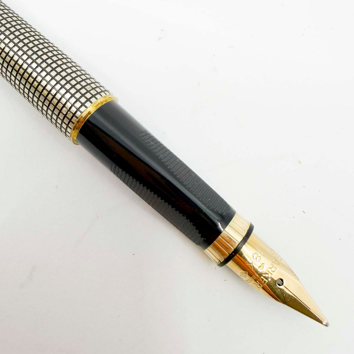 Parker Premier Sterling Silver Cisele Cross Hatch  Fountain  Pen - Circa 1980's - Medium 18kt Gold Nib
