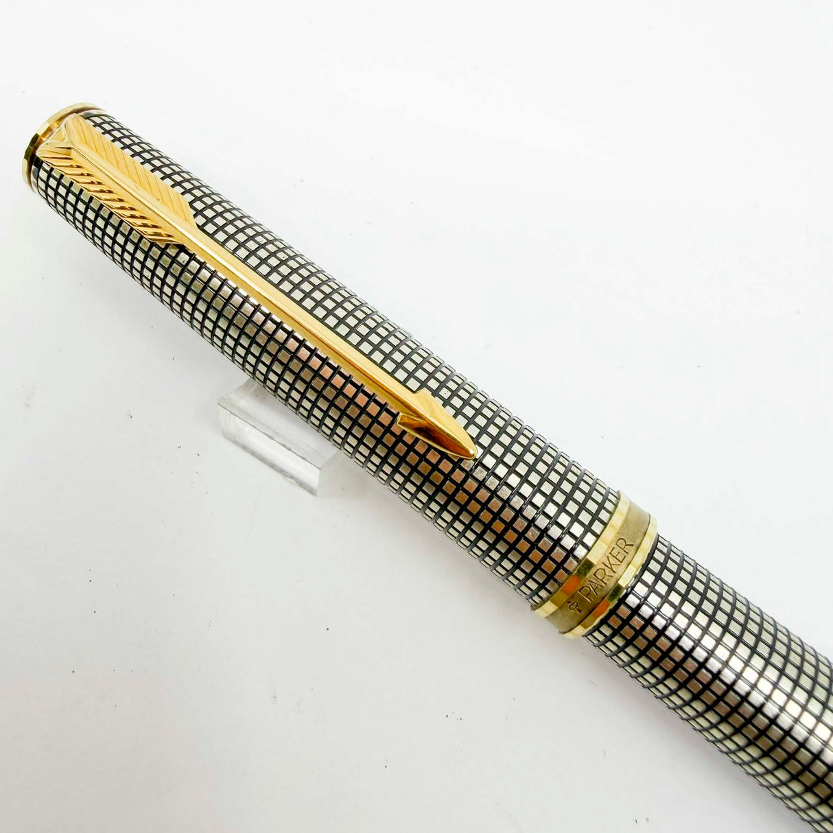 Parker Premier Sterling Silver Cisele Cross Hatch  Fountain  Pen - Circa 1980's - Medium 18kt Gold Nib