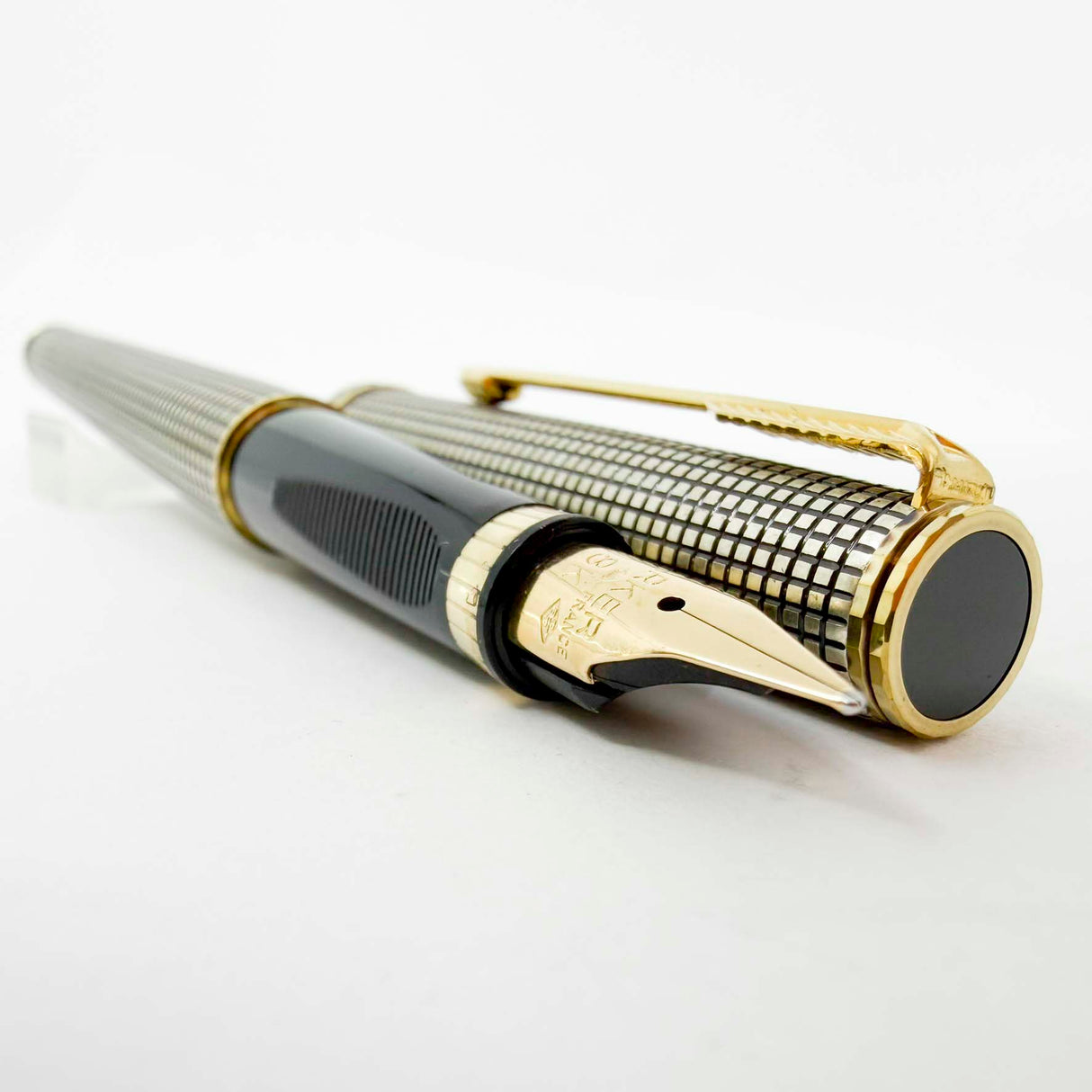 Parker Premier Sterling Silver Cisele Cross Hatch  Fountain  Pen - Circa 1980's - Medium 18kt Gold Nib