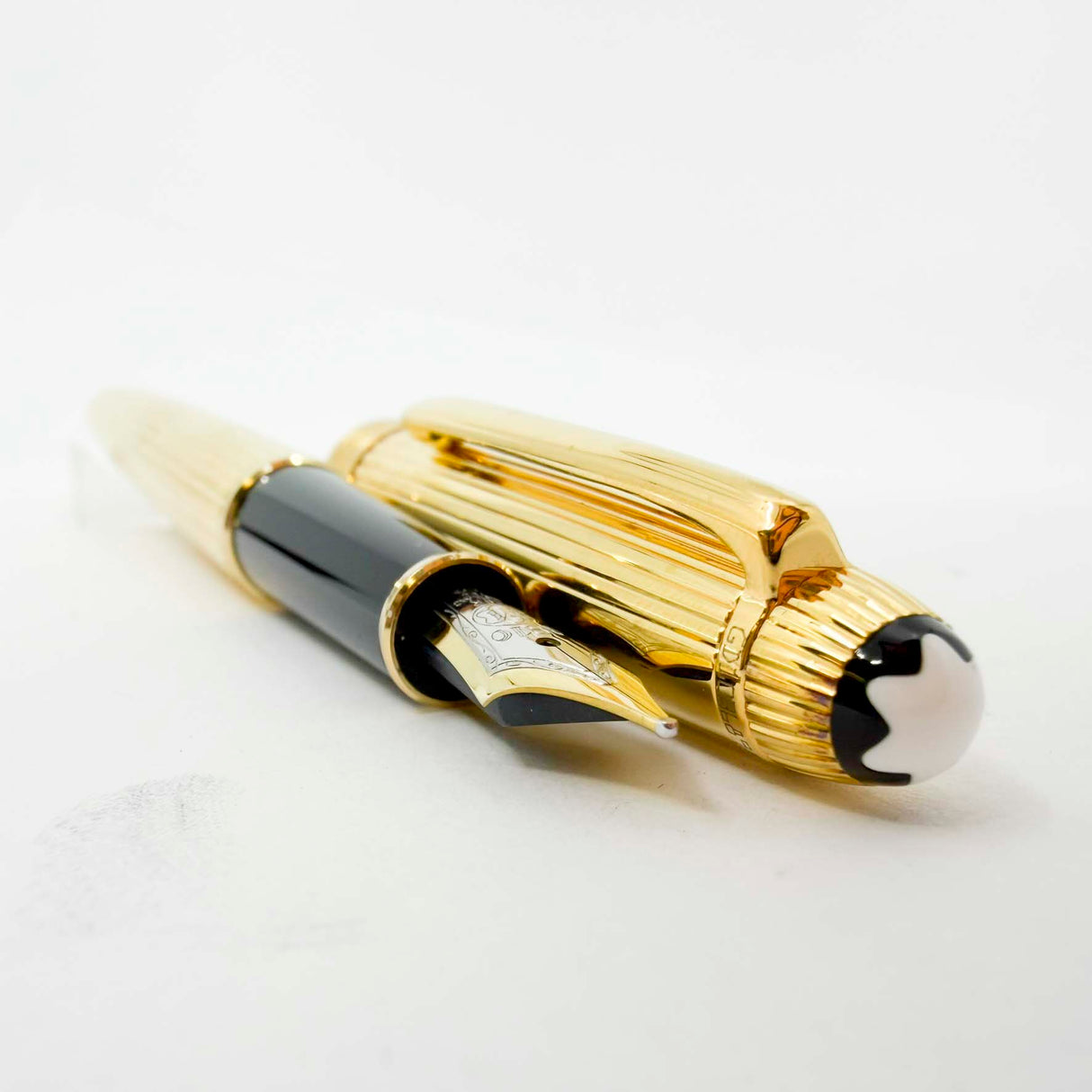 Montblanc Solitaire Gold Vermeil Striped Classique #144 Fountain Pen - Medium 18kt Gold Nib