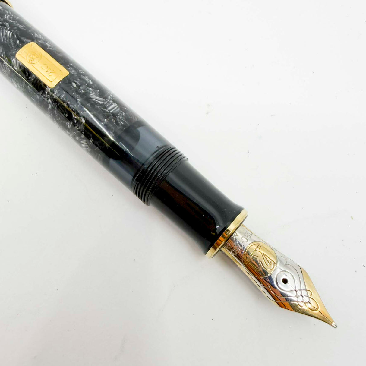 Pelikan M815 Wall Street Limited Edition Fountain Pen - Medium 18kt Gold Nib
