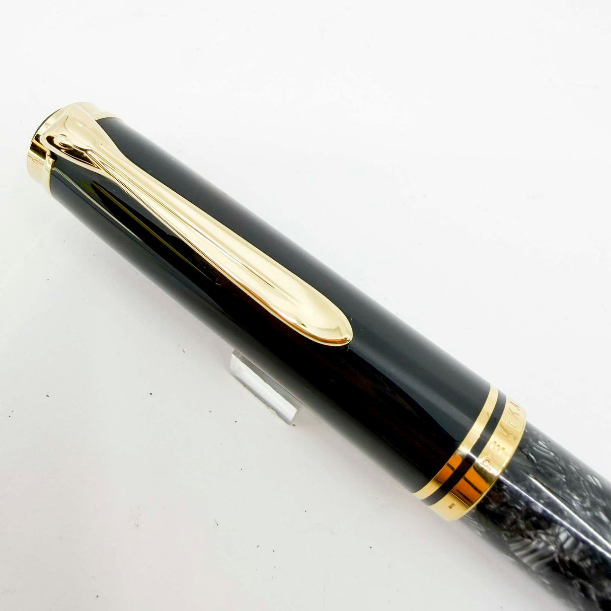 Pelikan M815 Wall Street Limited Edition Fountain Pen - Medium 18kt Gold Nib