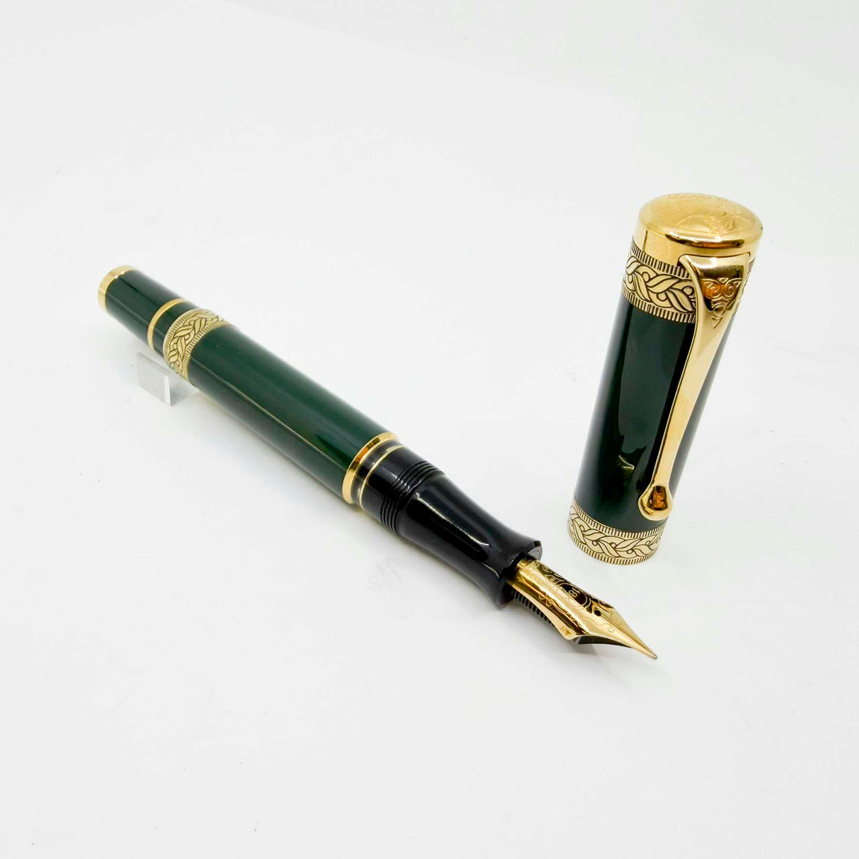 Aurora Original Dante Alighieri Green Lacquered Limited Edition Fountain Pen - Medium 18 Kt Gold Nib