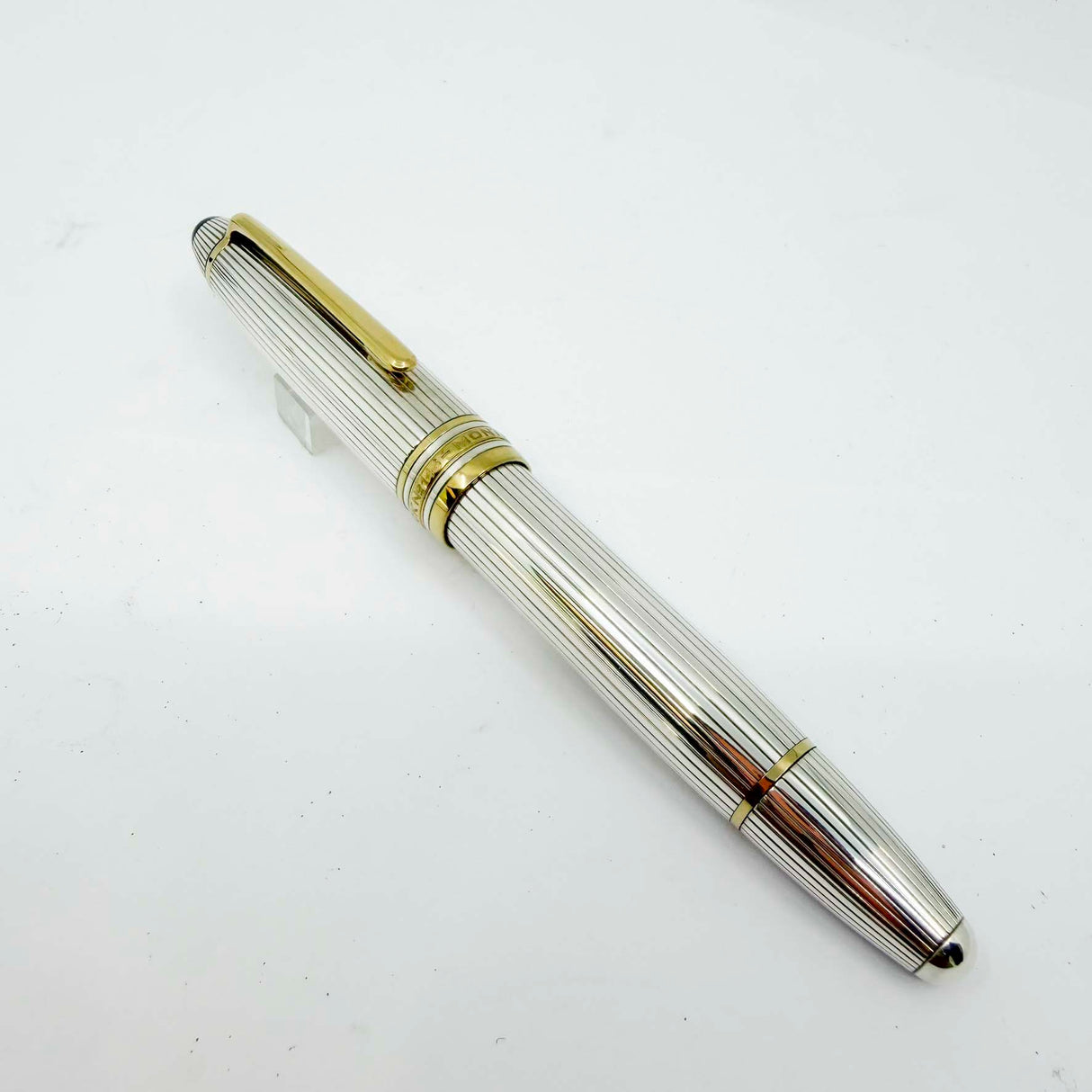 Montblanc LeGrand Solitaire #146 Sterling Silver Pinstriped Fountain Pen - Fine 18kt Gold Nib