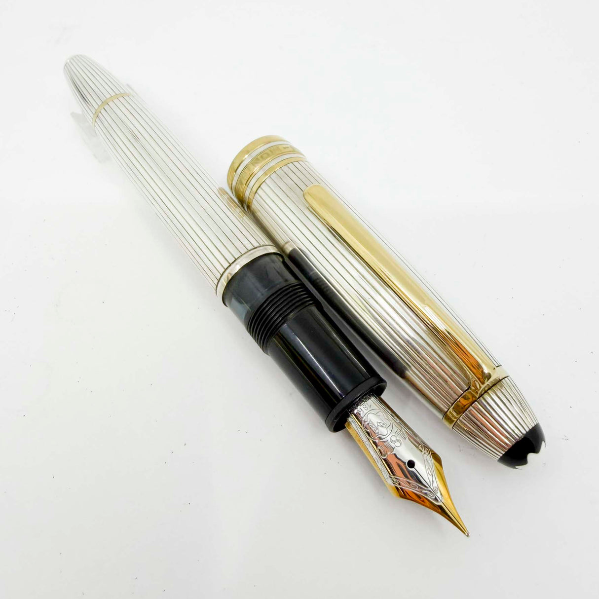 Montblanc LeGrand Solitaire #146 Sterling Silver Pinstriped Fountain Pen - Fine 18kt Gold Nib