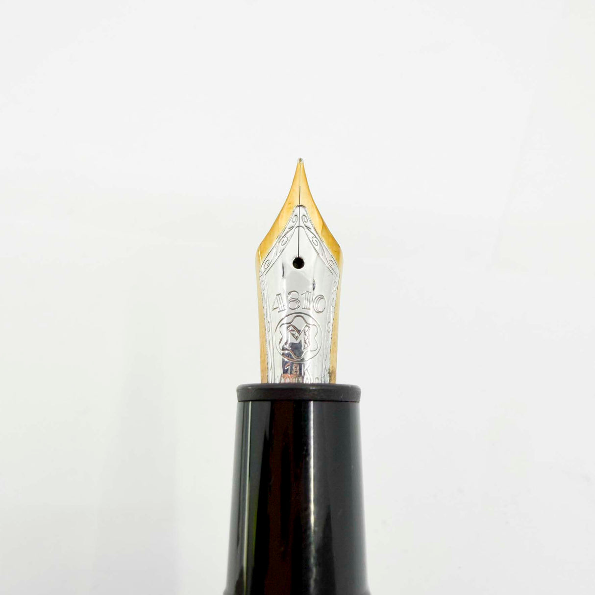 Montblanc LeGrand Solitaire #146 Sterling Silver Pinstriped Fountain Pen - Fine 18kt Gold Nib
