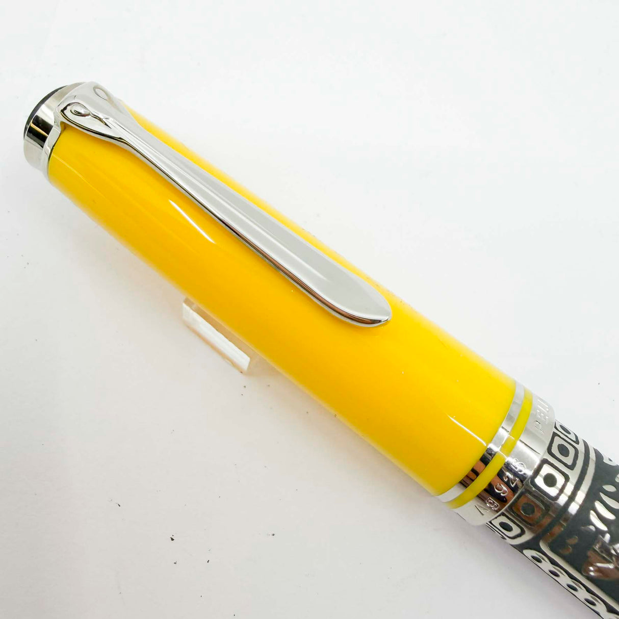 Pelikan M910 Yellow Toledo Sterling Silver Fountain Pen - Fine 18kt Gold  Nib