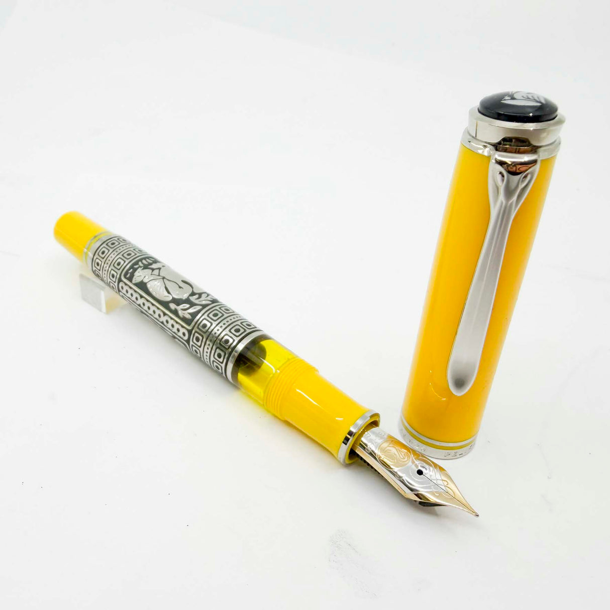 Pelikan M910 Yellow Toledo Sterling Silver Fountain Pen - Fine 18kt Gold  Nib