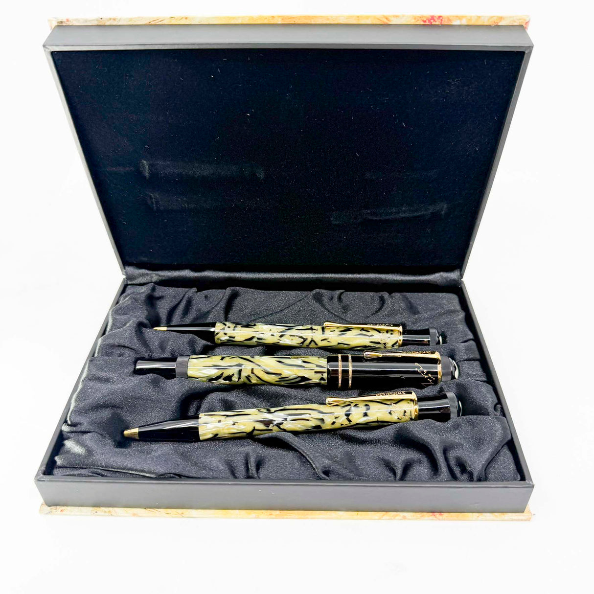 Montblanc Oscar Wilde Writer Series Limited Edition 3- PIECE SET - Medium 18kt Gold Nib