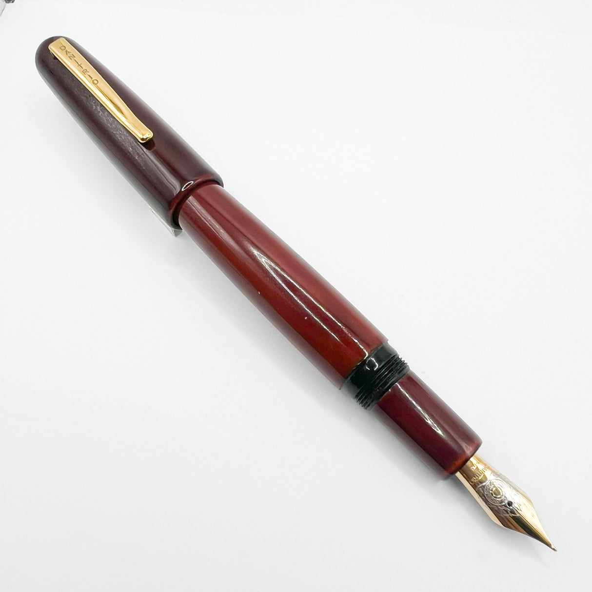 Danitrio Tami-Nuri Red  Urushi  Hand Painted Lacqueron Mikado Over-Sized Fountain Pen  - Fine 18kt Gold Nib