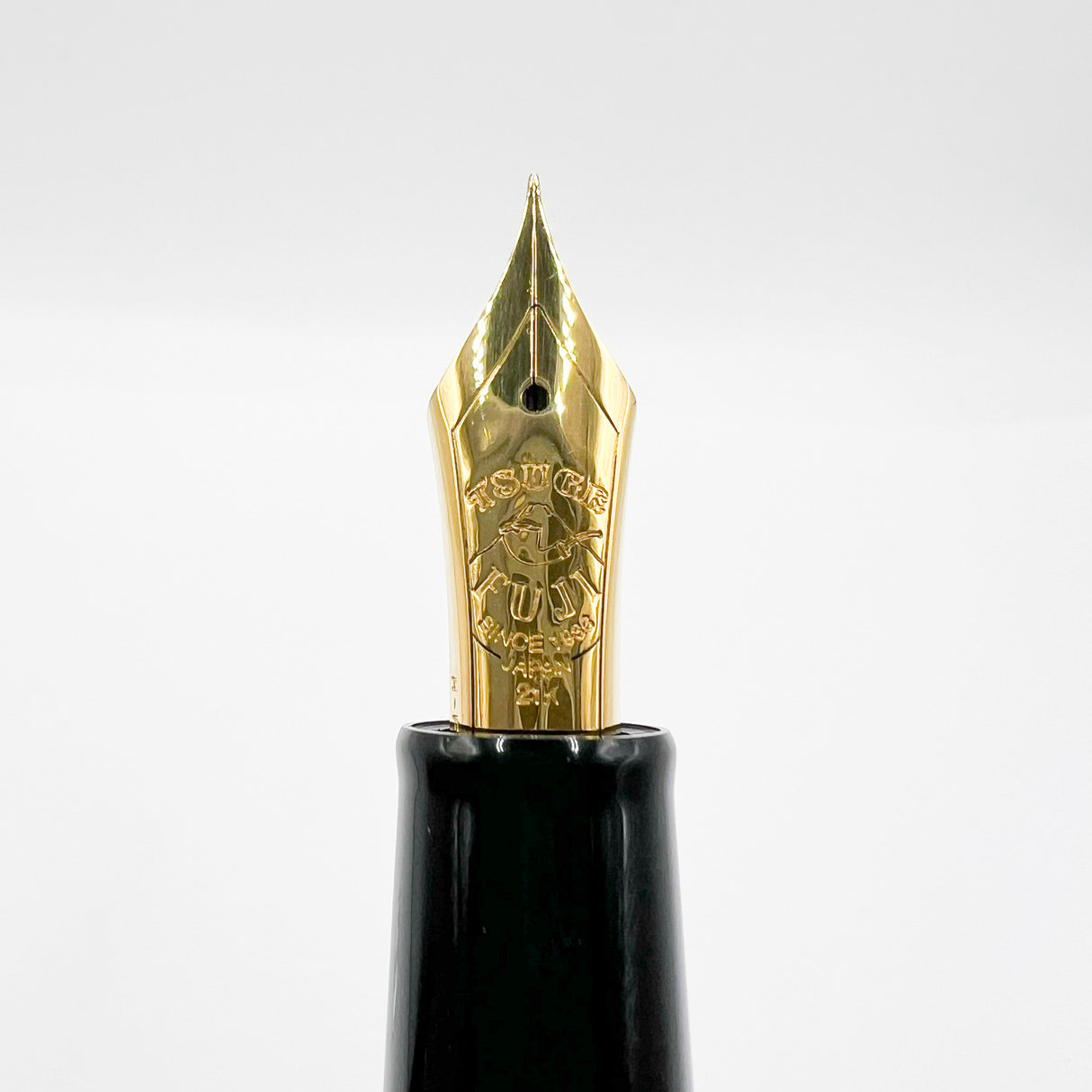 Tsuge (Made by Sailor) Large 1911 Rosewood Ebonite Fountain Pen -  Fine 21kt Gold Nib - RARE!