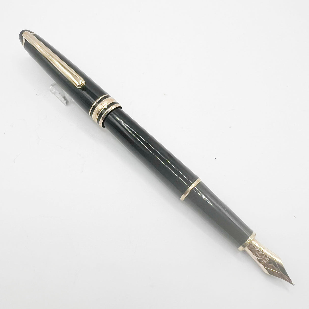 Montblanc Classique #144 Black Resin Fountain Pen - Fine 14kt Gold Nib