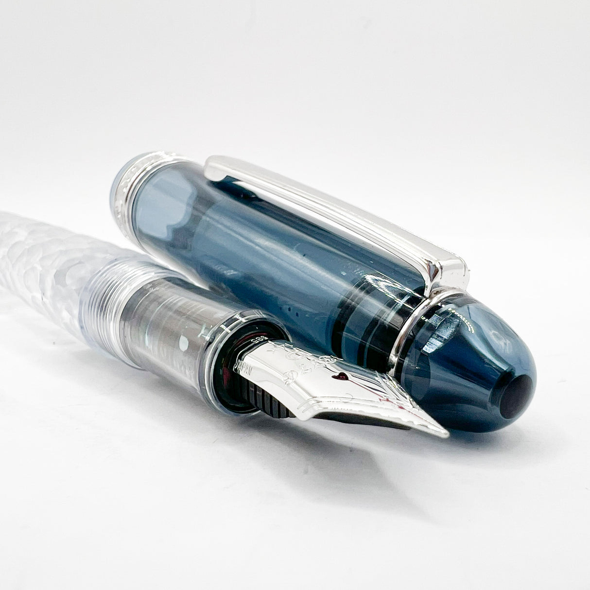 Platinum Limited Edition #3776 Century Fuji Unkei "Kinu-Gumo" Fountain Pen - Fine 14kt Gold Nib