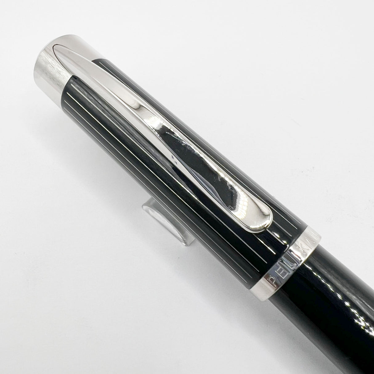 Pelikan P3100 Ductus Fountain Pen -  Medium 18kt Gold Nib