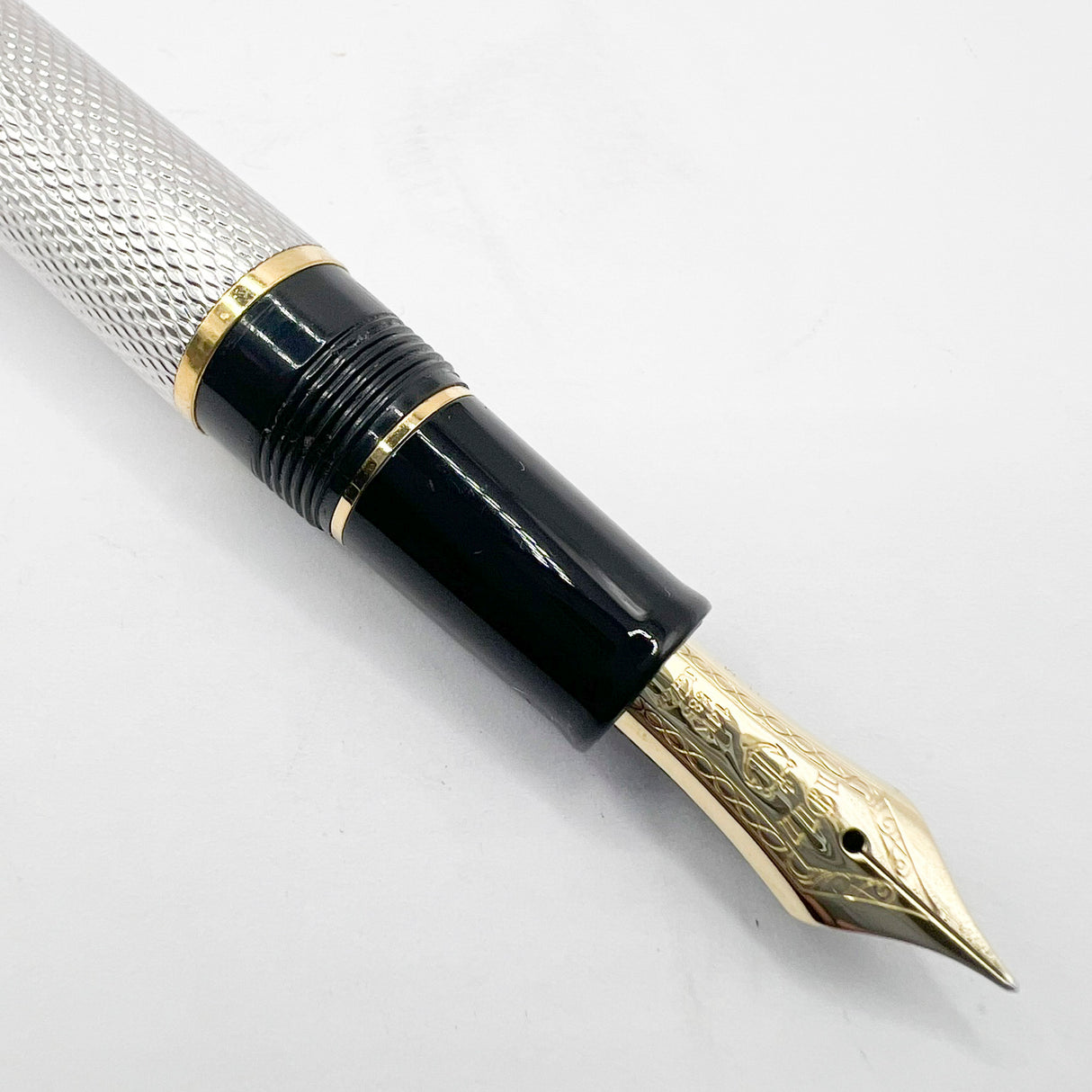 Sailor White Metal Barleycorn Guilloche Fountain Pen -  Medium 14kt Gold Nib