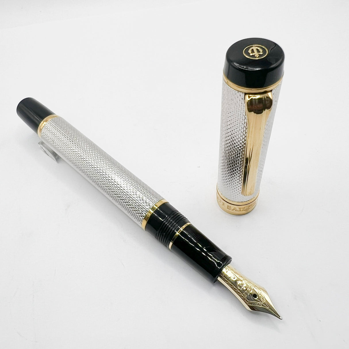 Sailor White Metal Barleycorn Guilloche Fountain Pen -  Medium 14kt Gold Nib