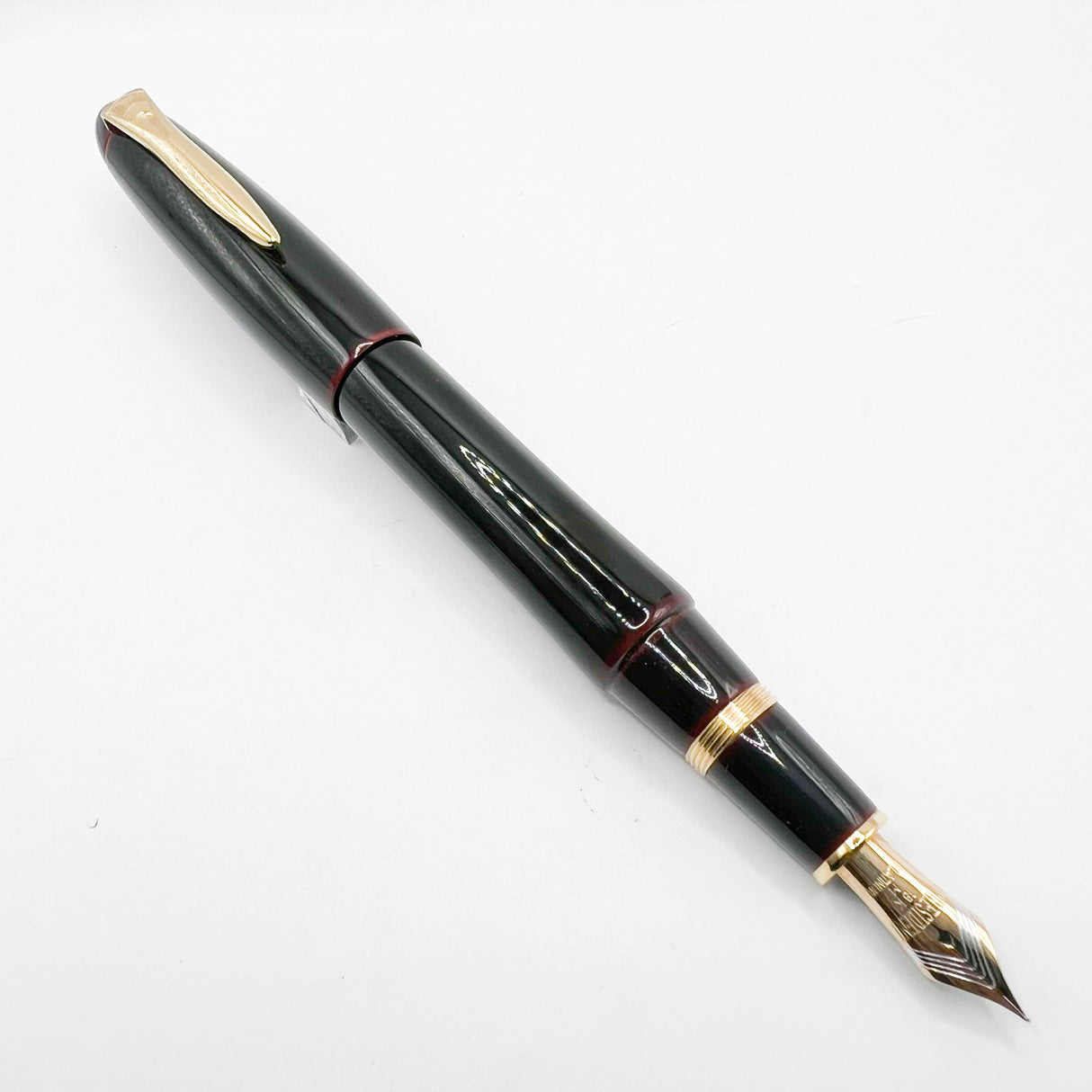 Platinum Izumo Urushi Akatame (Red) Oversized Fountain Pen - Medium 18 Kt Gold Nib