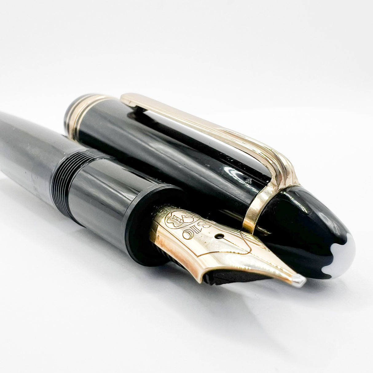Montblanc Meisterstuck Black Resin #146 LeGrand Fountain Pen  - Flexible  Broad 14kt Gold Nib