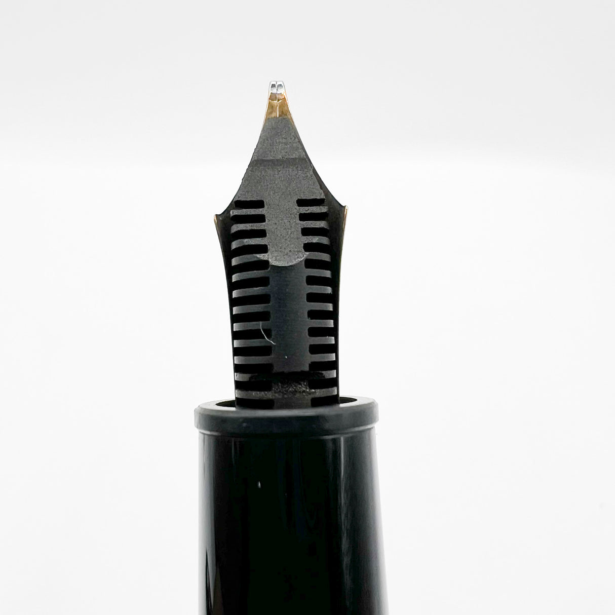 Montblanc Meisterstuck Black Resin #146 LeGrand Fountain Pen  - Flexible  Broad 14kt Gold Nib
