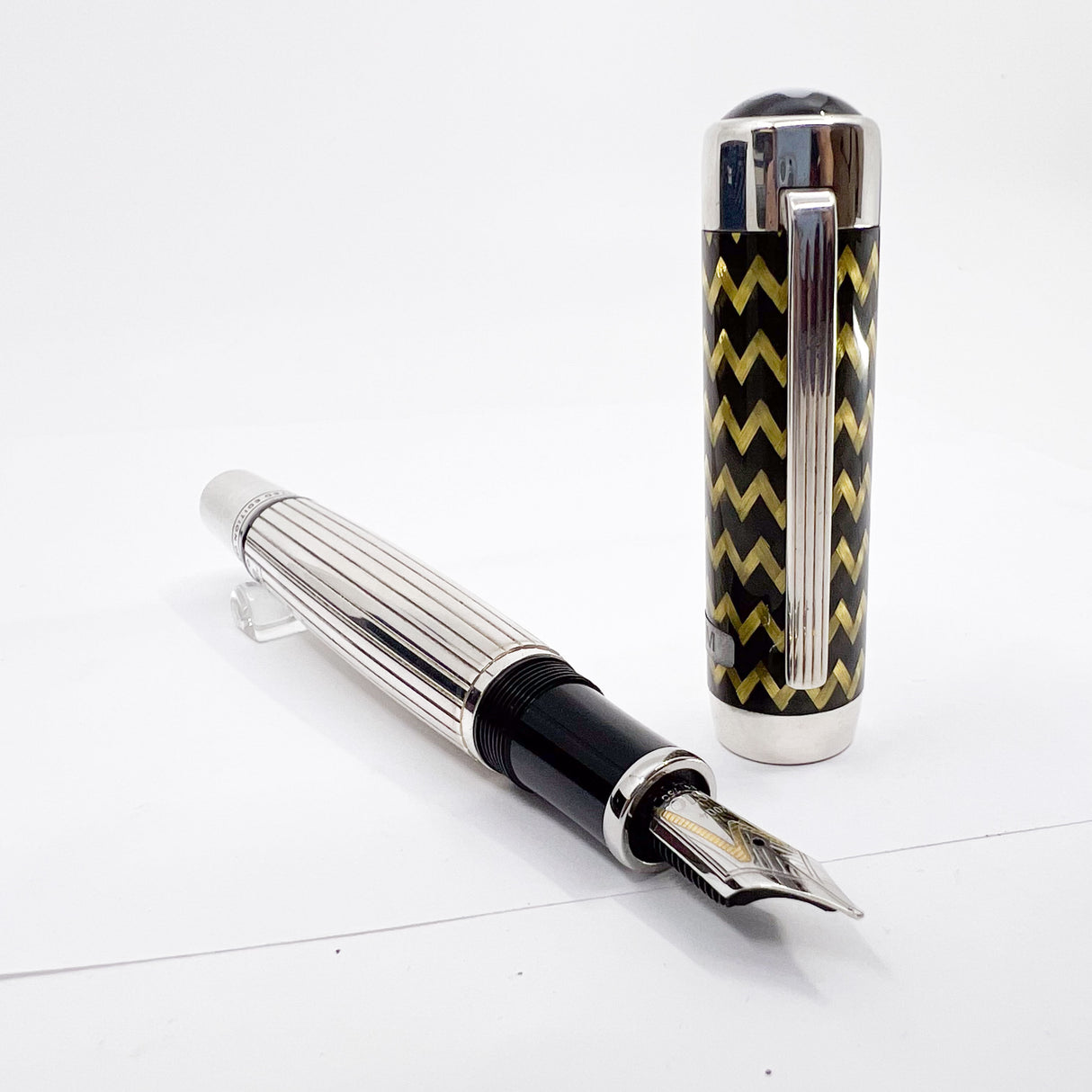 Montblanc J.P. Morgan 2004 Patron Of The Arts Limited Edition  Fountain Pen - Medium 18kt Gold Nib