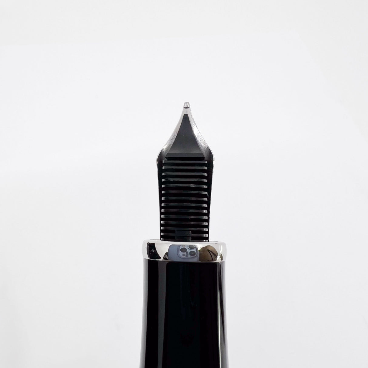 Montblanc J.P. Morgan 2004 Patron Of The Arts Limited Edition  Fountain Pen - Medium 18kt Gold Nib
