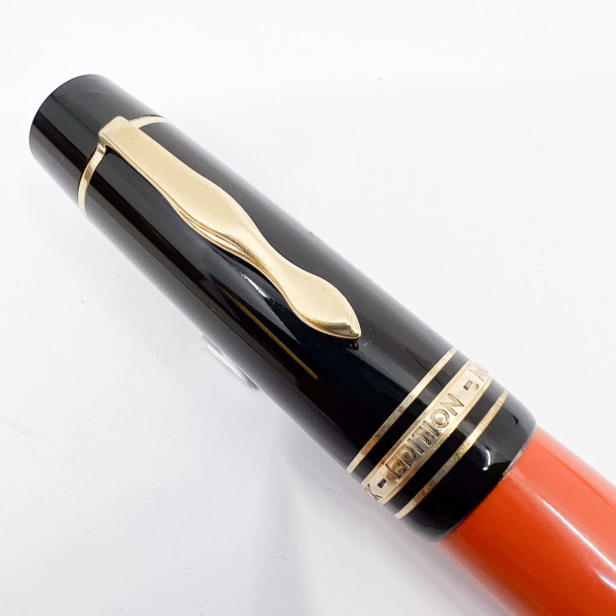 Montblanc Ernest Hemingway Writer's Limited Edition Fountain Pen - Fine 18kt Gold Nib