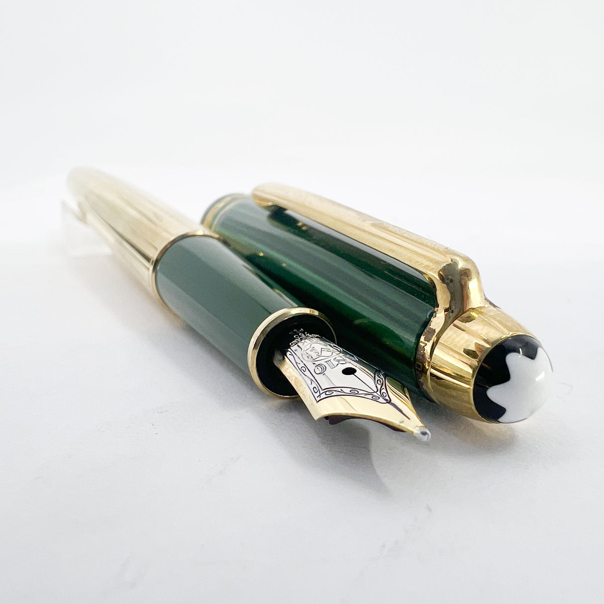 Montblanc Meisterstuck Solitaire  Czar Nikolai Classique 144 Malachite Cap/Vermeil Barrel Fountain Pen