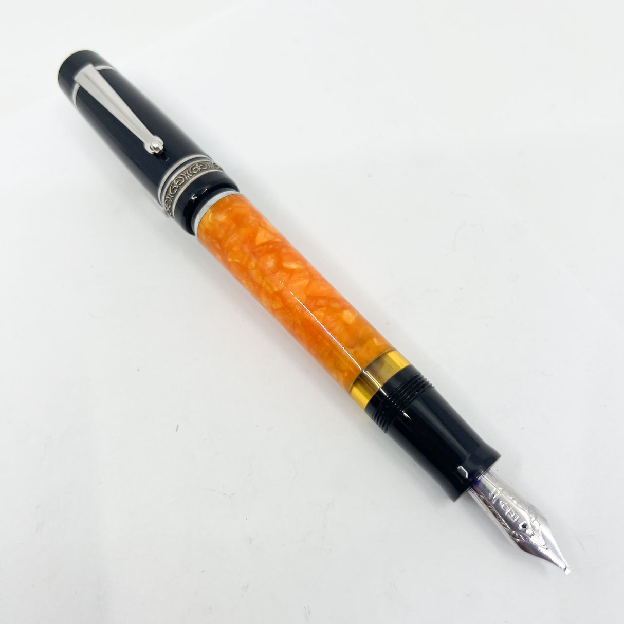 Delta  DolceVita Mid-Size, Piston Fill .925 Sterling Silver Trim Fountain Pen -  Broad 14kt Gold Nib