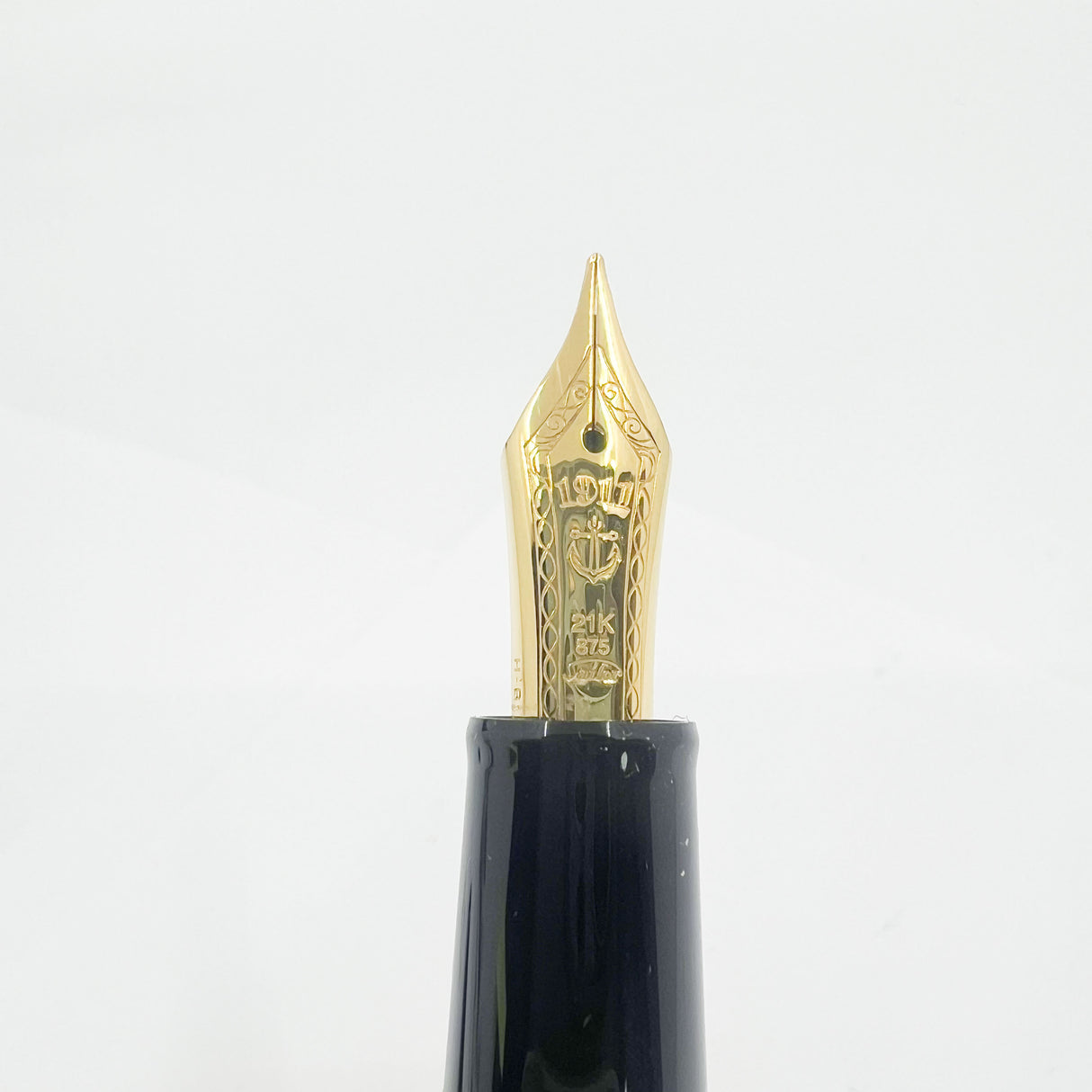 Sailor Black 1911L Large Fountain Pen  - Broad 21kt Gold Nib