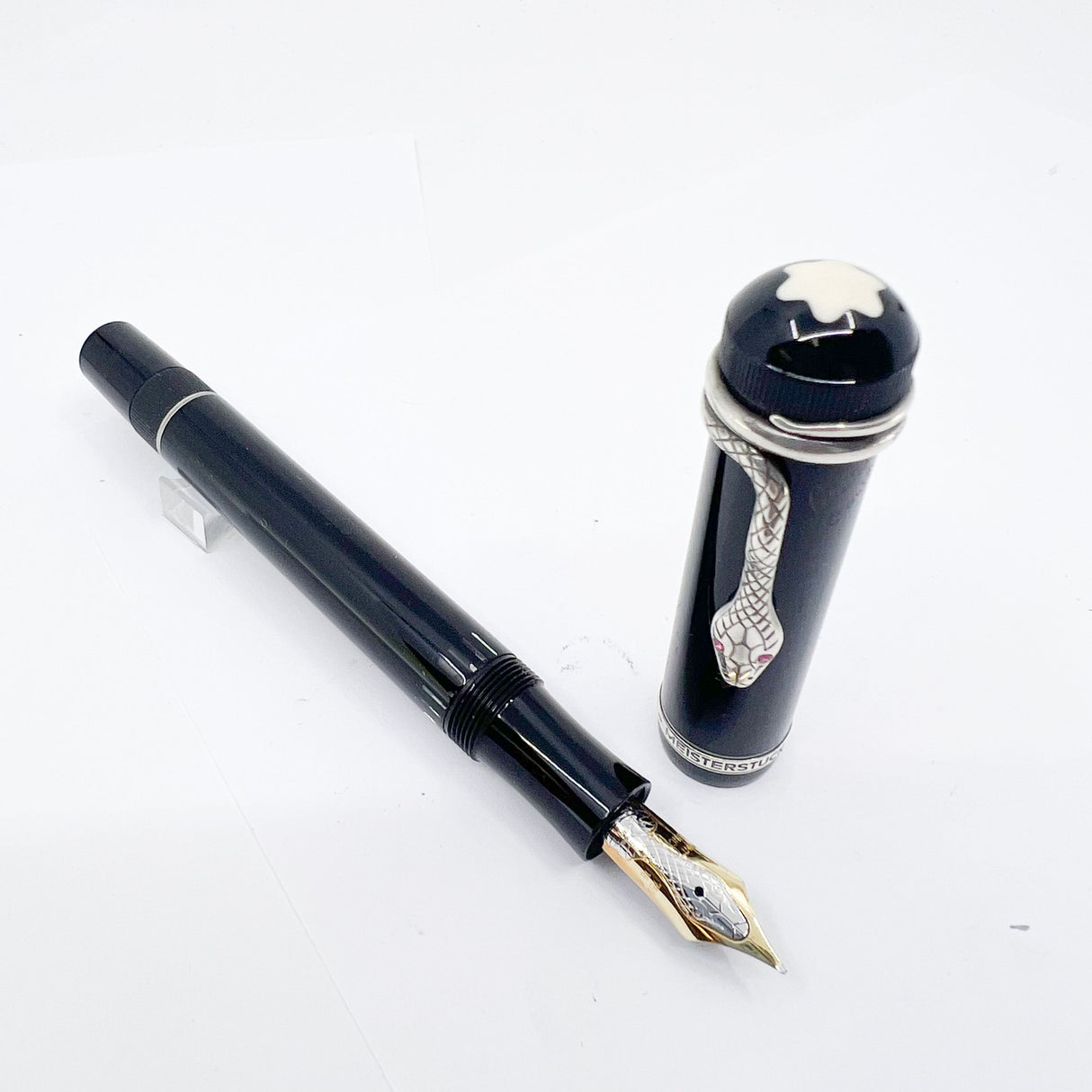 Montblanc Agatha Christie Sterling Silver Limited Edition Fountain Pen - Fine 18kt Gold Nib
