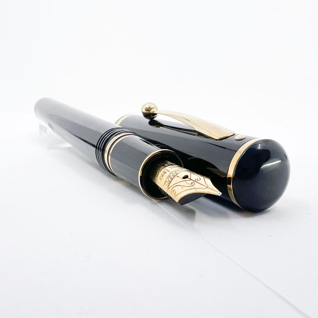 Sheaffer Connaisseur Black Fountain Pen - Fine  18kt Gold Nib