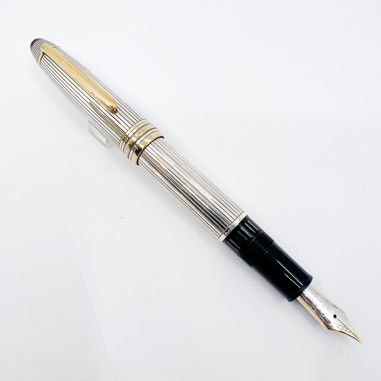 Montblanc LeGrand Solitaire #146 Sterling Silver Pinstriped Fountain Pen - Fine 18kt Gold Nib