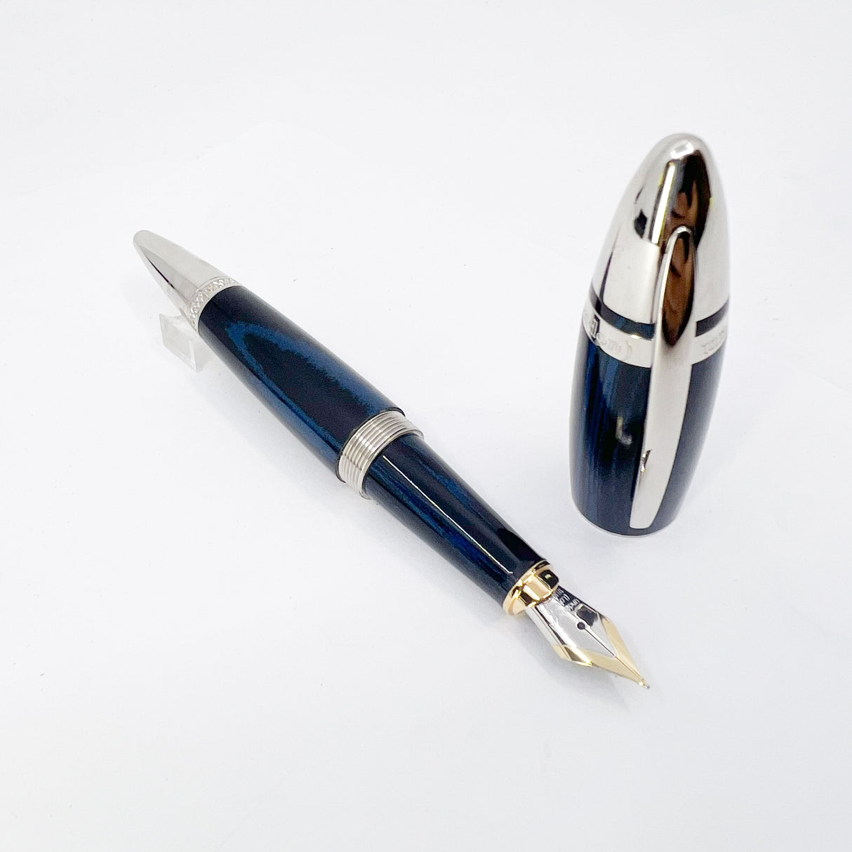 Underwood (London) Piccadilly Ebonite Blue/Black Ripple  Fountain Pen - Medium 18kt Gold Nib